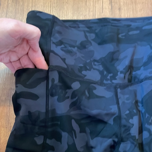 Dragon Fit black camo capri leggings. - Picture 3 of 6